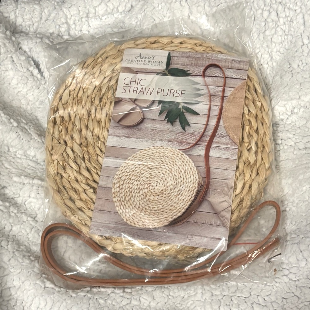 NWT Straw Purse Kit DIY Annies Creative Woman of the Month Club Round Strap Boho